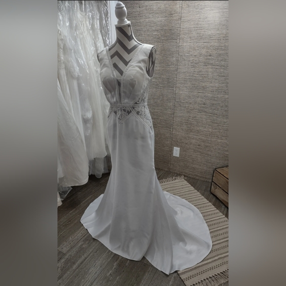 JJ's House Mermaid Wedding Dress With Illusion Sides And Plunging Neckline - Picture 2 of 11